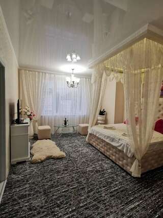Отель Monte-Kristo Hotel Каменец-Подольский Улучшенные апартаменты-10