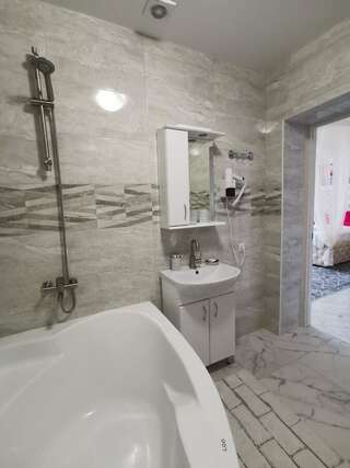 Отель Monte-Kristo Hotel Каменец-Подольский Улучшенные апартаменты-20